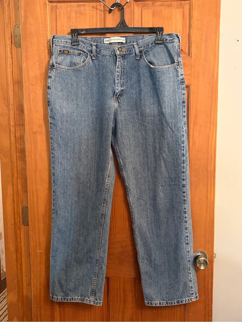 Lee Men's Relaxed Fit Straight Leg Jeans/
Medium Wash Blue/Size 38/32